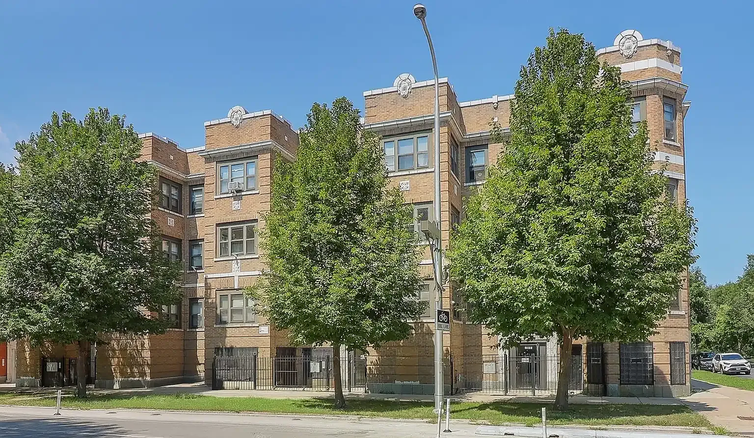 2 bed, $1,400 — Photo 1