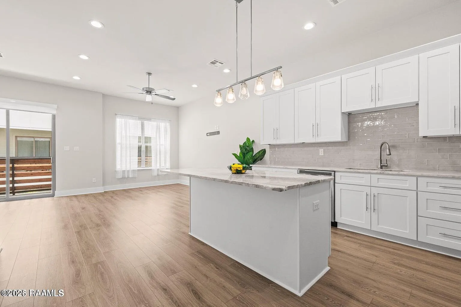 2 bed, 2.5 bath, 1308 sqft, $2,000 — Photo 2