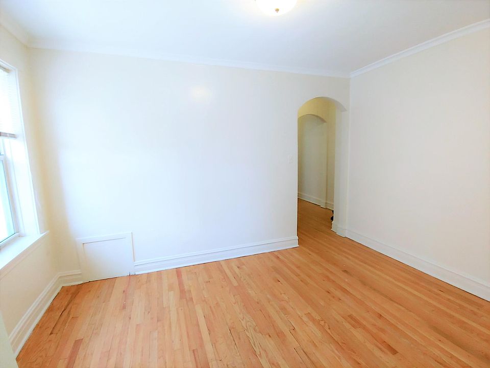 1st image of 4009 W Oakdale Ave #3