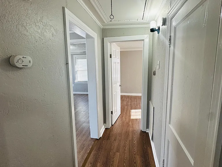 1911 The Oaks Ave — Photo 5