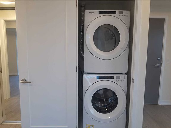 4th image of 99 John St #4105