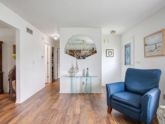 4th image of 2122 W 6th St
