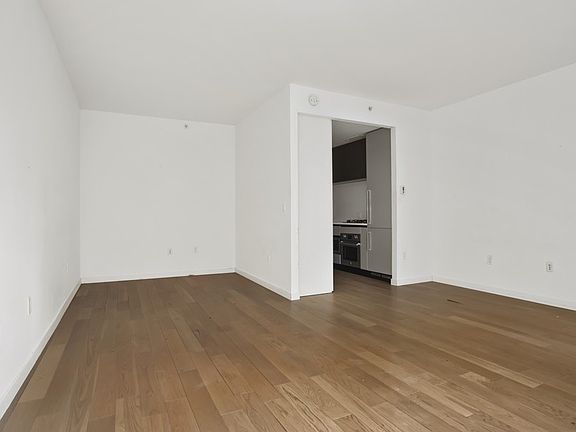4th image of 540 W 49th St #103S