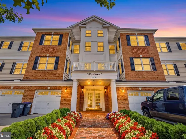 15241 Royal Crest Dr APT 202, Haymarket, VA 20169