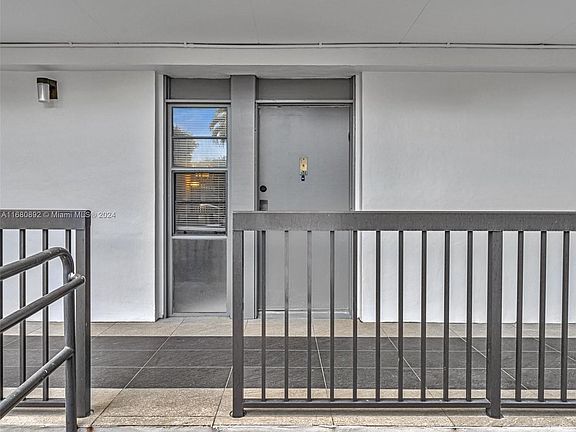 3rd image of 20500 W Country Club Dr APT 106