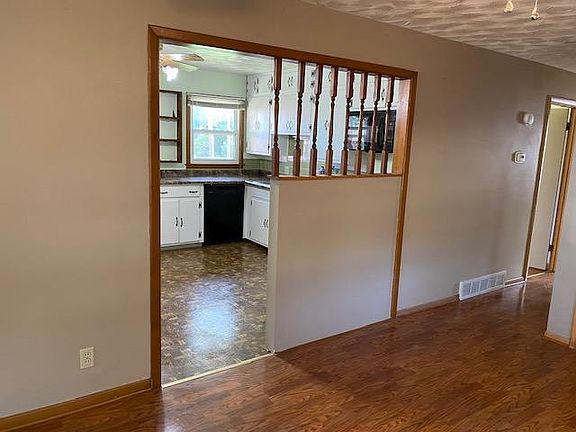 5th image of 1106 Acorn Cir
