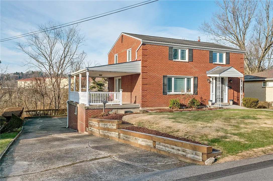 421 Macbeth Dr photo 1