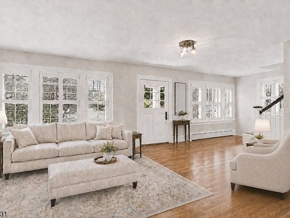 5th image of 636 Prospect St