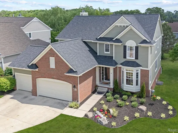 6060 Balmoral Way, Commerce Township, MI 48382