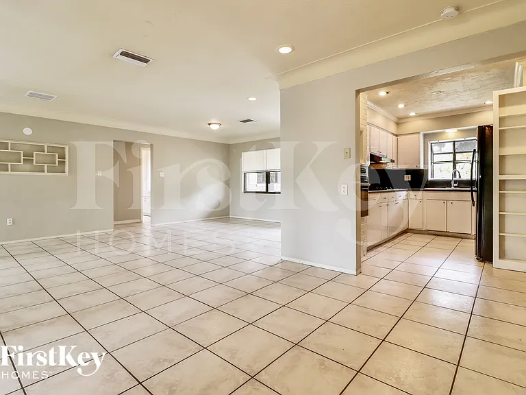3342 Honeysuckle Rd — Photo 6