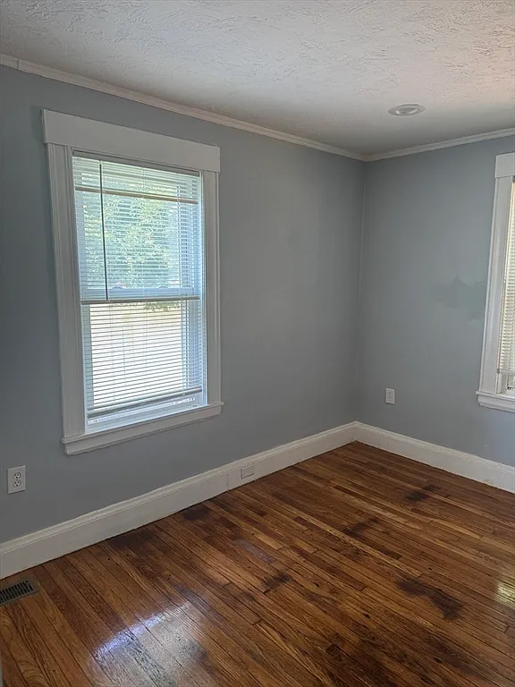 3 bed, 1.5 bath, 1200 sqft, $3,400 — Photo 3