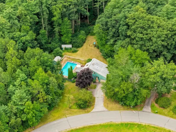 19 Pine Hollow Drive, Londonderry, NH 03053