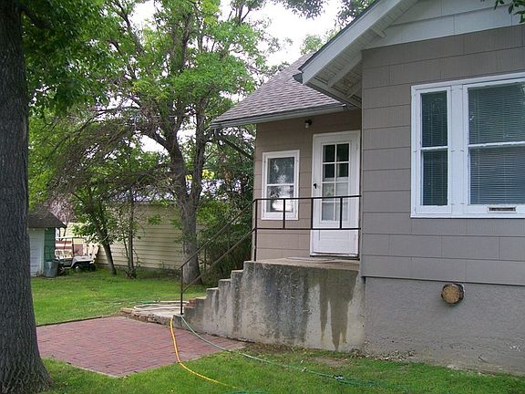 3rd image of 504 E Division St