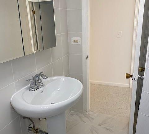 5th image of 4207 N Sayre Ave #1