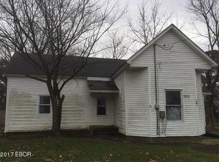 100 E Matthew St, Sesser, IL 62884