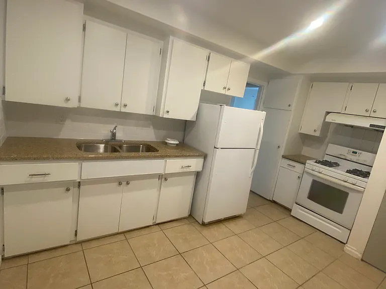 2007 Royal Cres — Photo 10