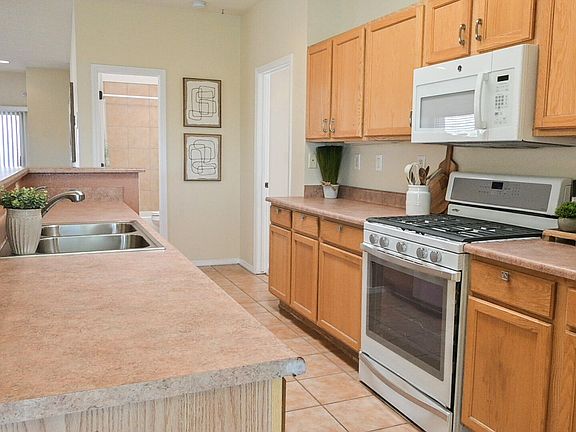 4th image of 1517 Prairie Sage Way SE