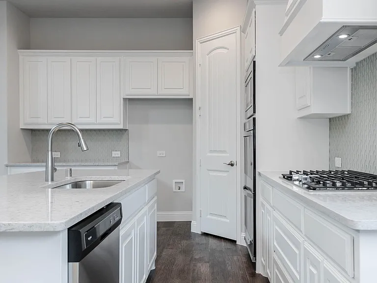 1537 Euclid Aly — Photo 38