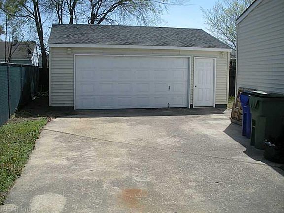 2nd image of 2305 Elaine Ave