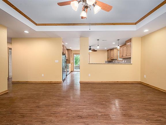 4th image of 619 Marion St