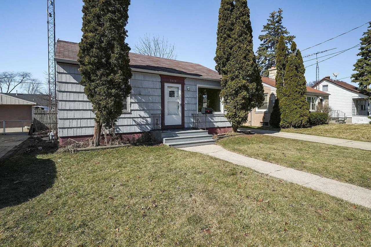 5418 32nd AVENUE photo 1