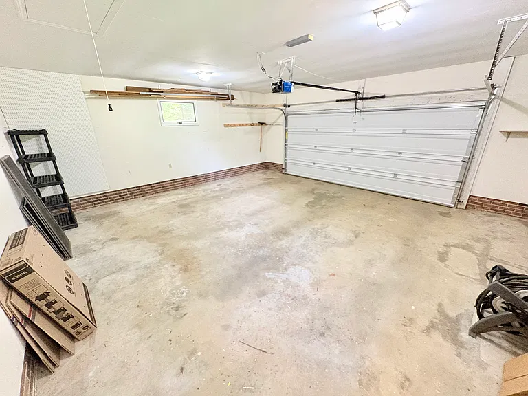105 Shaftsbury Rd — Photo 36