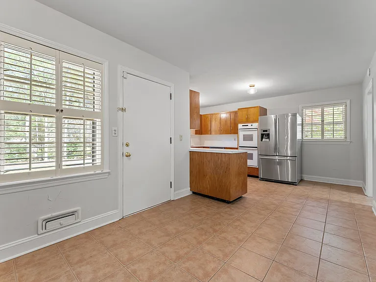 225 Arbutus Rd — Photo 16