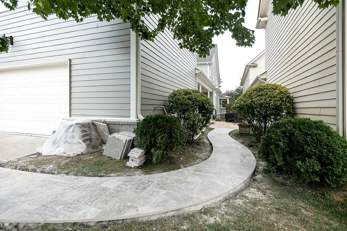 Entrance path to apartment - 193 Acadia Ave