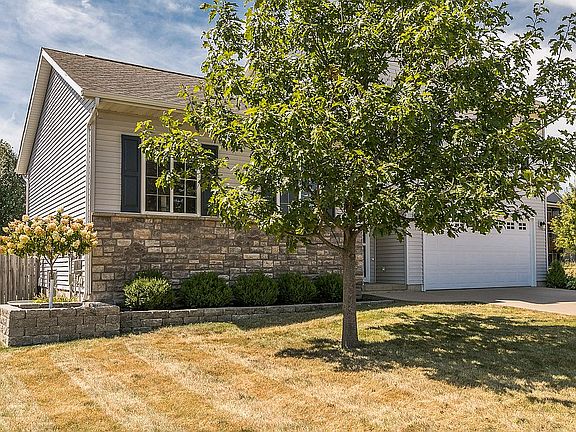 3rd image of 295 Cattail Ln