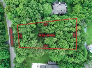 96 Briar Hill Rd, Orchard Park, NY 14127
