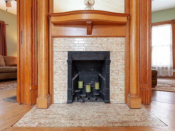 5th image of 215 E Pottawatamie St