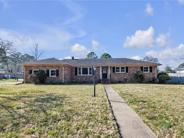 524 Summit Ridge Dr, Chesapeake, VA 23322