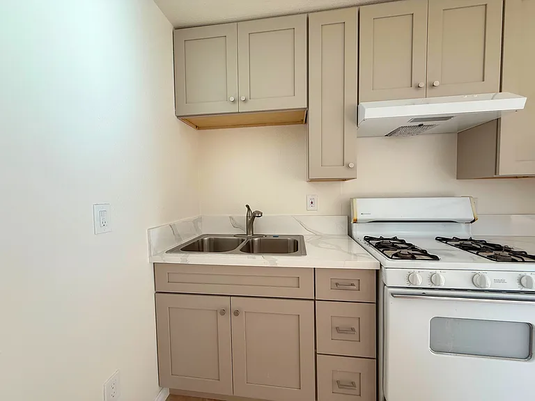 3920 T St — Photo 5
