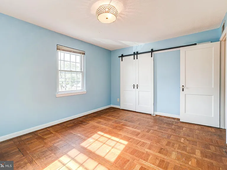 849 S Glebe Rd — Photo 16