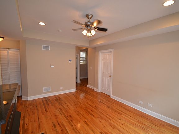 3rd image of 1640 W Greenleaf Ave #46