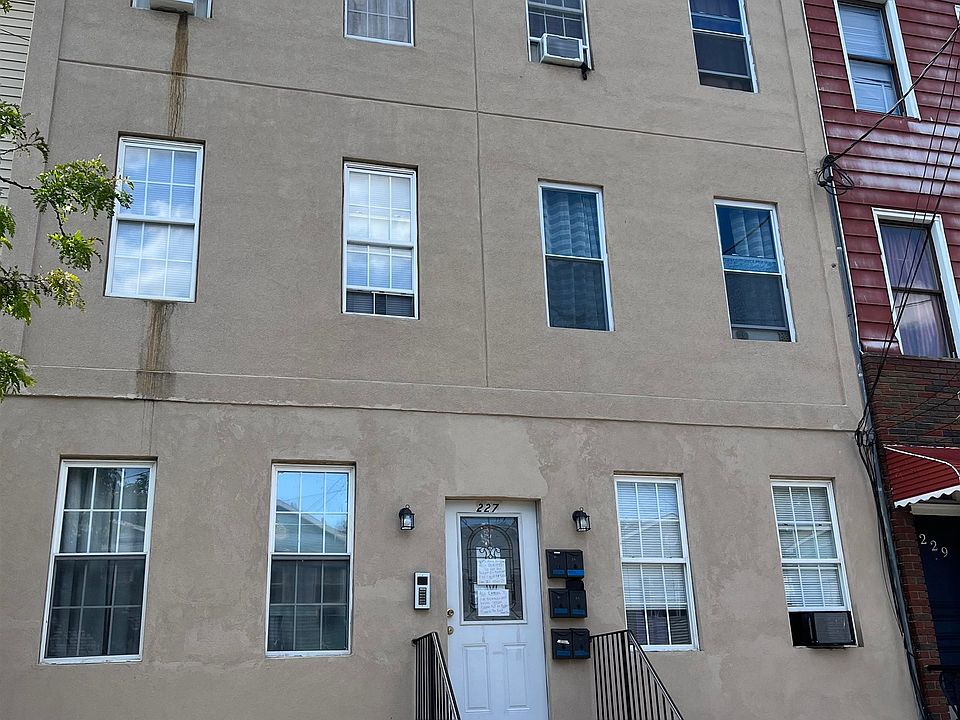 1st image of 227 Halladay St #1L