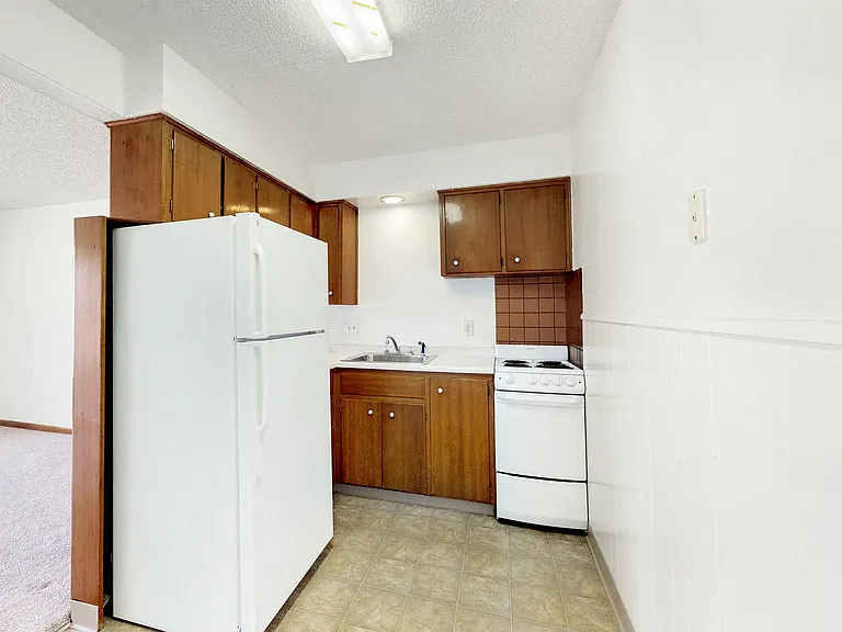Plaza Manor — Photo 32