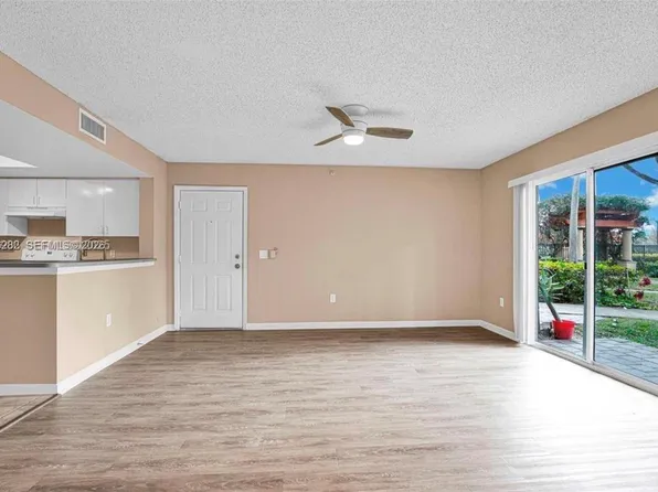 4195 N Haverhill Rd APT 304, West Palm Beach, FL 33417