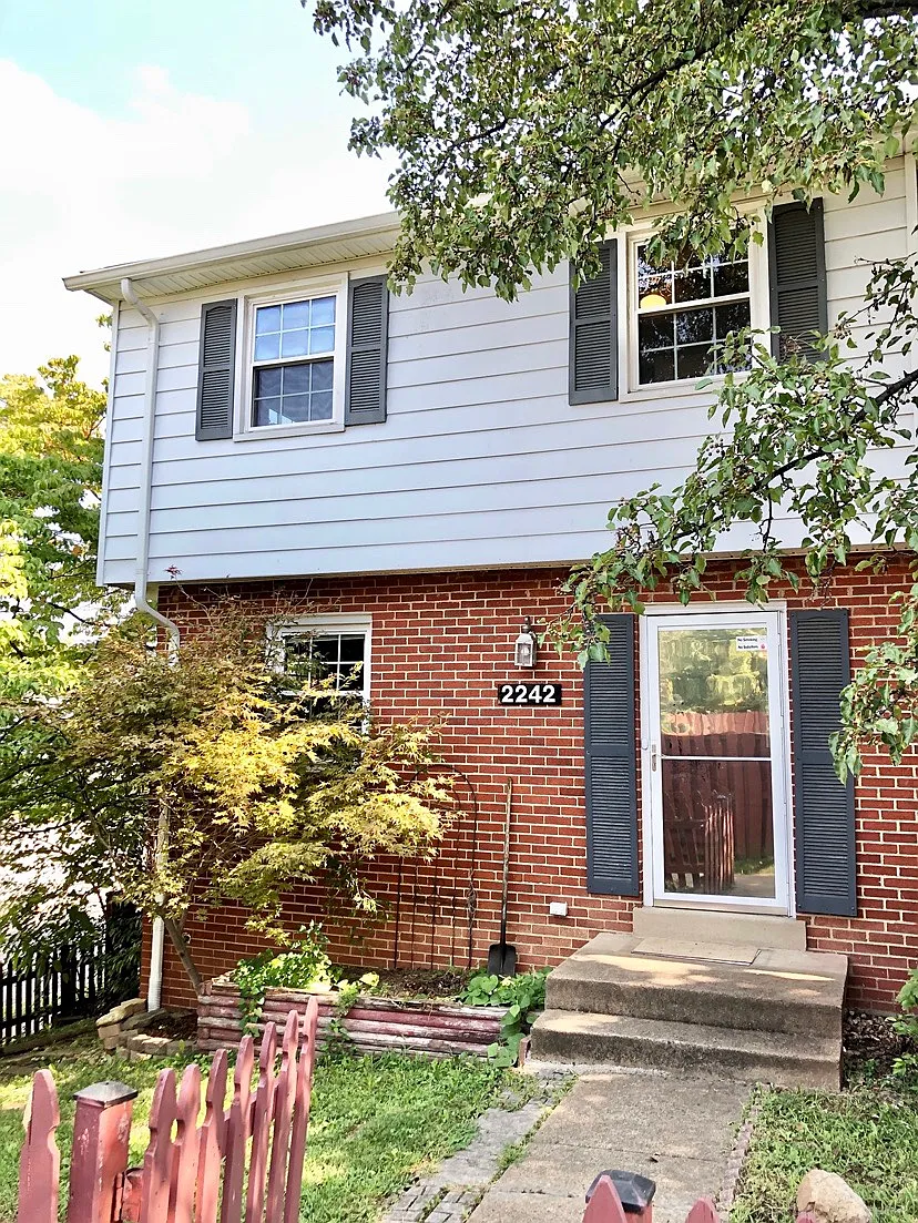 2242 Fort Pickens Ct — Photo 1