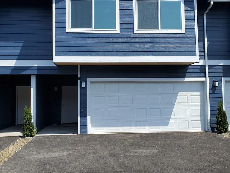 1917 Ahlers Ave — Photo 1
