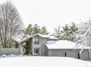 39W031 Hogan Hl, Elgin, IL 60124