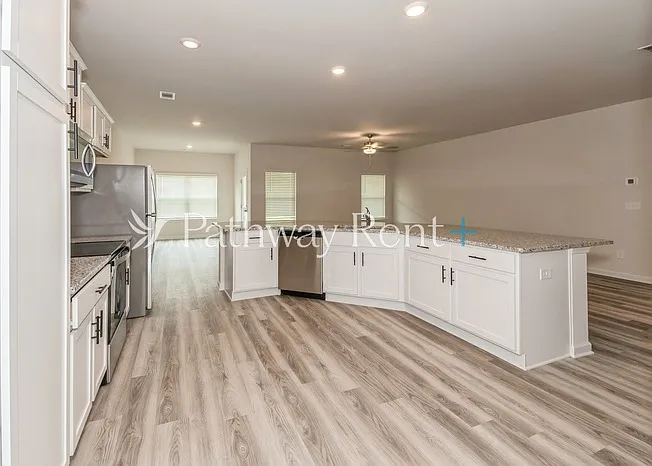 603 Mackenzie Cv — Photo 5