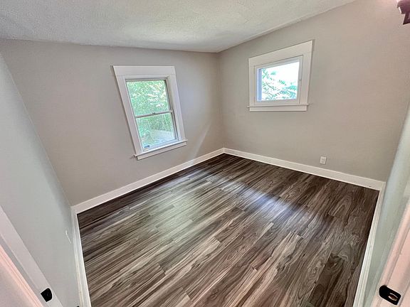 5th image of 315 Sheridan Ave