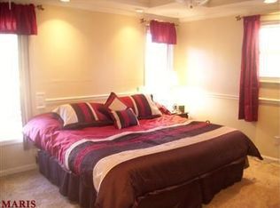 262 Ramsey Ln, Ballwin, MO 63021