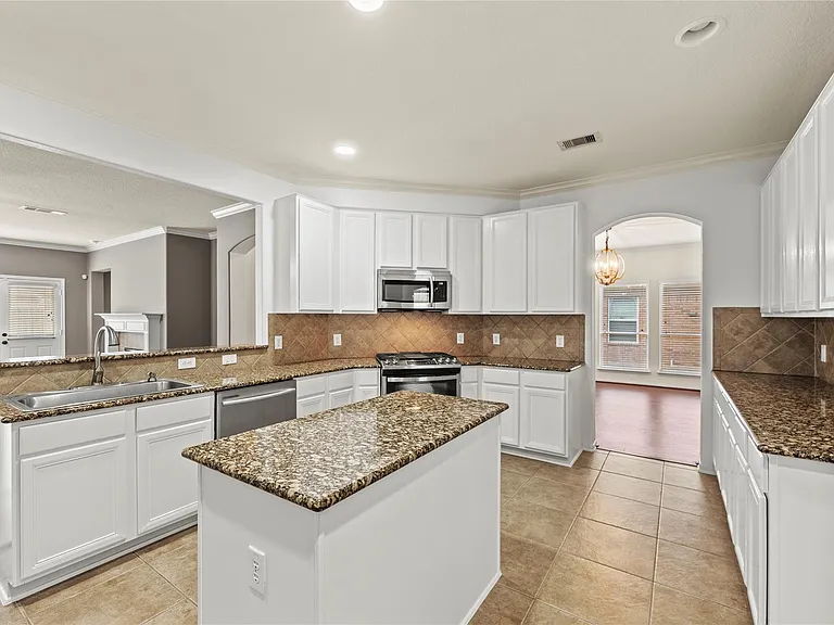 15403 Redbud Dale Ct — Photo 6