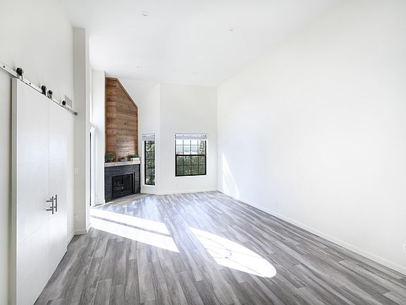 4th image of 427 E Orange Grove Ave Unit 304