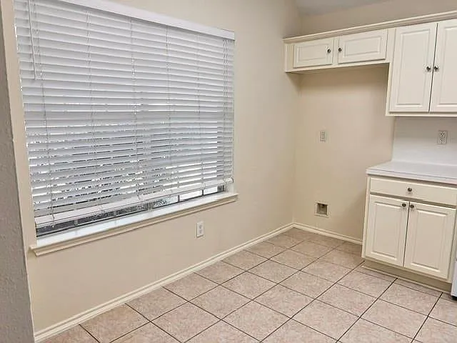 3 bed, 1556 sqft, $2,000 — Photo 3