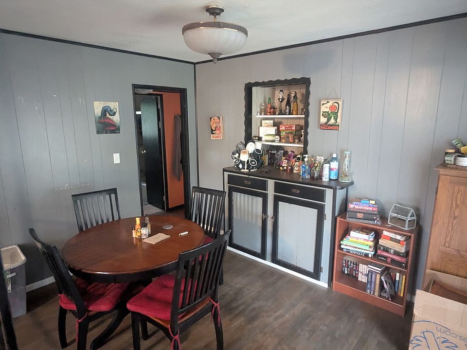 2nd image of 1012 Montrose Ave