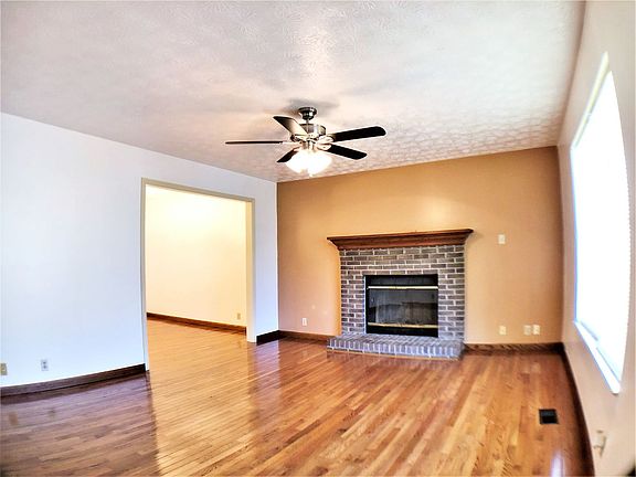 2nd image of 1420 Pheasants Glen Dr