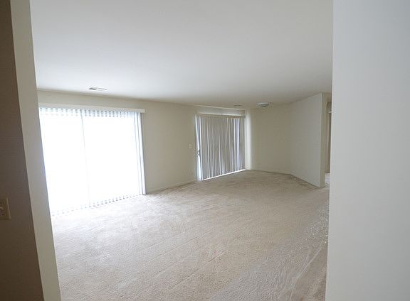 2nd image of 200 Columbia Ct Unit 7